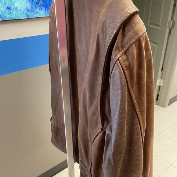 Men's Luxurious Brown Leather Jacket - Picture 6 of 10